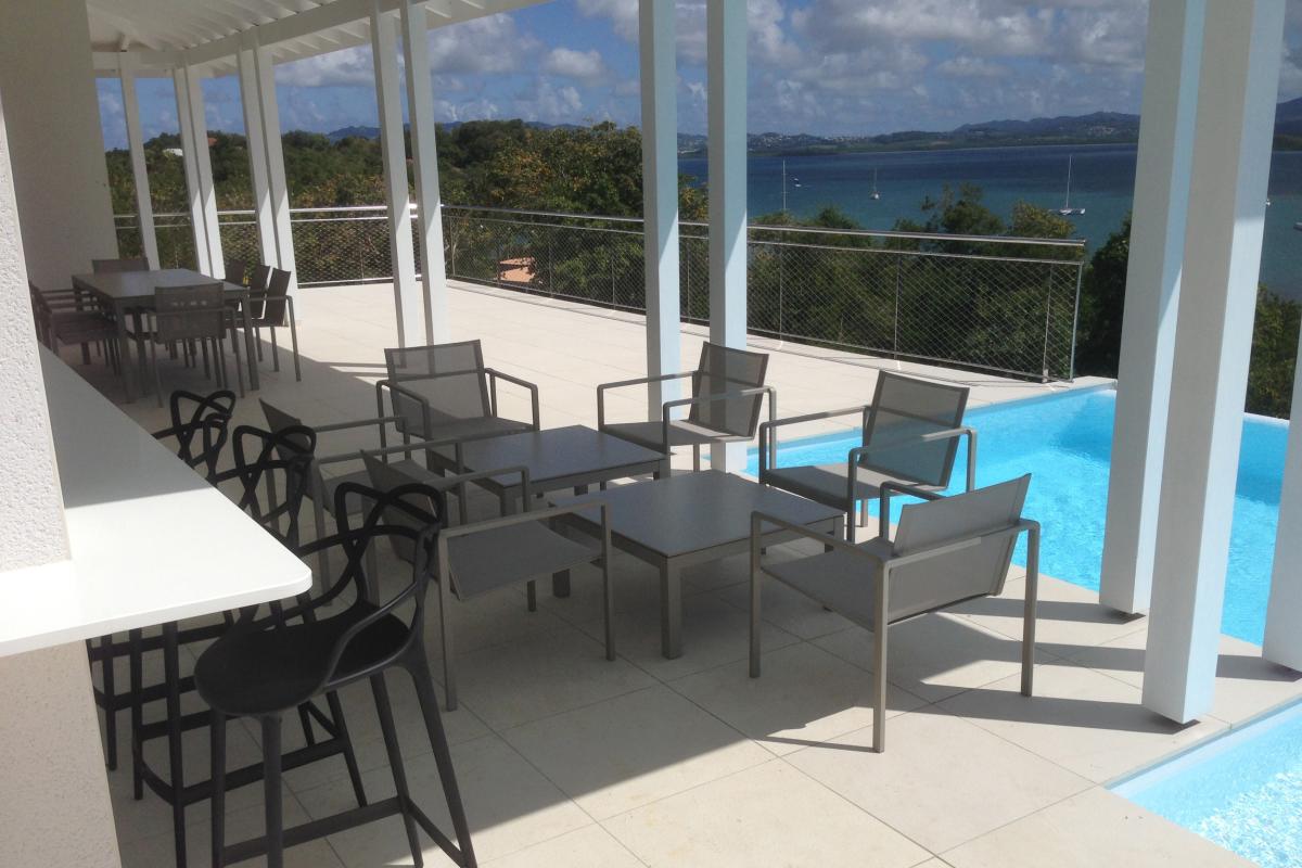 Location villa luxe Trois Ilets Martinique - Terrasse piscine et vue